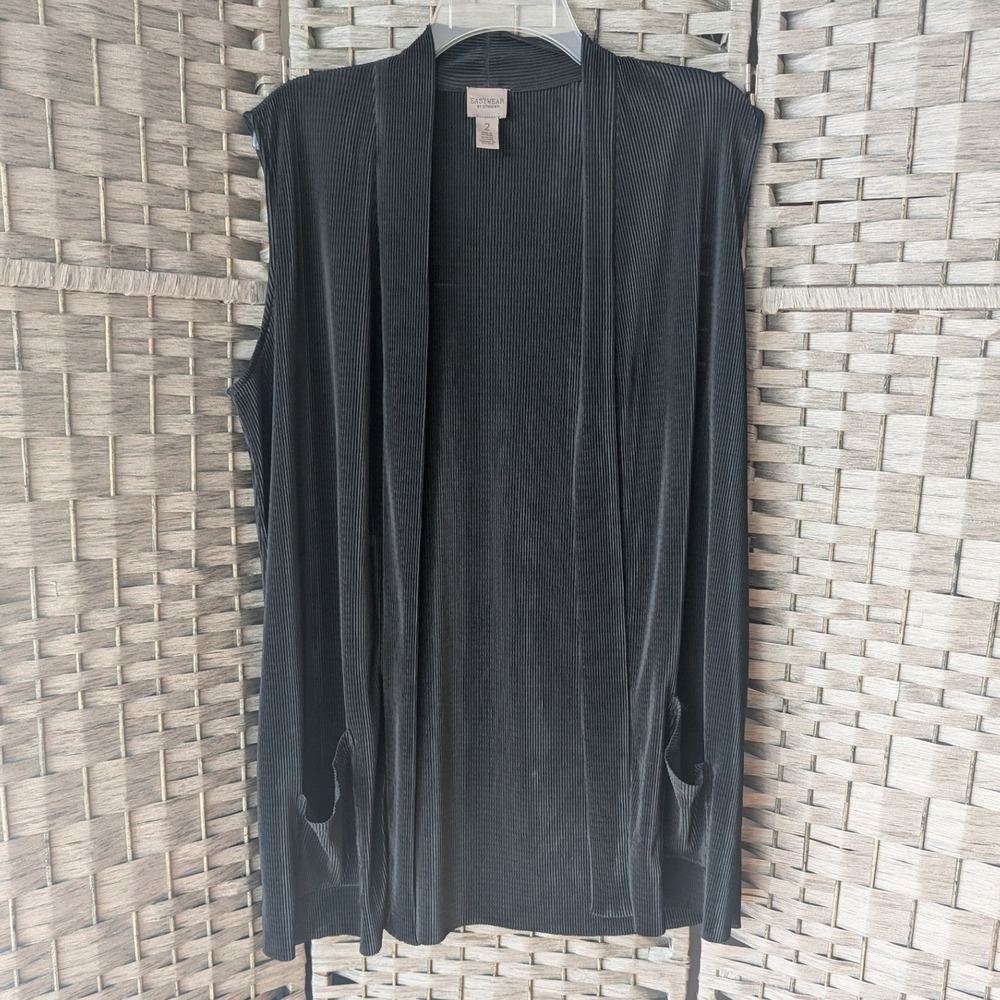 Chicos Easywear Vest Black Pleated Open Front Sleeveless Sz L Minimalist Travel